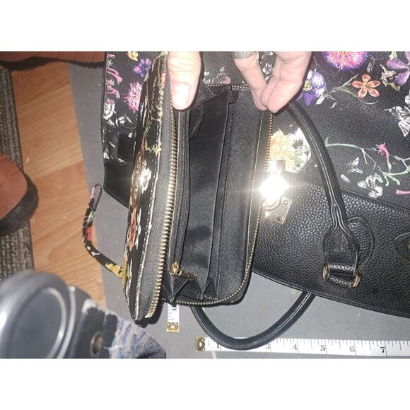 Beautiful Oversize Purse-Bag-Tote-Overnight Bag with wallet - Picture 6 of 8